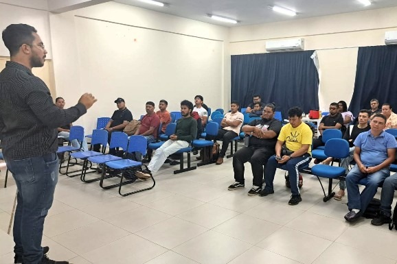 Regentes de bandas e fanfarras escolares de Roraima participam de curso de formação