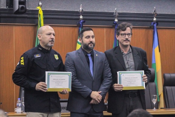 ALERR entrega comenda ao superintendente da PRF e ao delegado da Polícia Civil