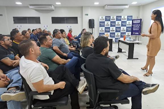 Educação promove encontros com professores por componente curricular a fim de fortalecer a prática pedagógica