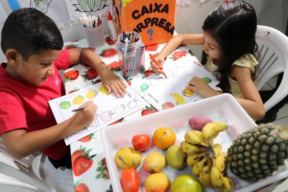 Cores dos alimentos: Teamarr promove oficinas que estimulam a alimentação saudável das crianças atendidas