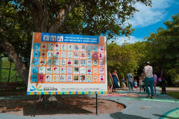 Teamarr e Bosque dos Papagaios inauguram primeira placa de comunicação alternativa em espaço público de Boa Vista