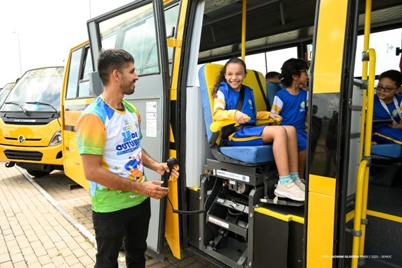 Boa Vista amplia frota escolar com chegada de novos ônibus