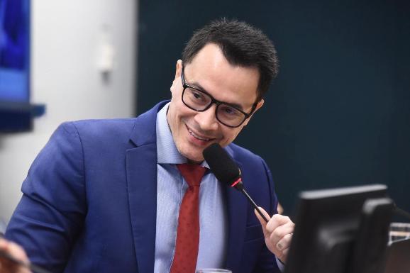 Sancionada lei de Zé Haroldo Cathedral que estimula diagnóstico de autismo em adultos e idosos