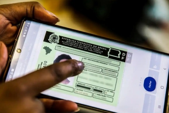 Contran aprova resolução que retira exigência de autoescola para CNH