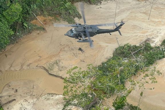 Operação Legionário: ação das Forças Armadas contra estrutura do garimpo ilegal na terra indígena Yanomami resulta em apreensões e detenção de 15 suspeitos