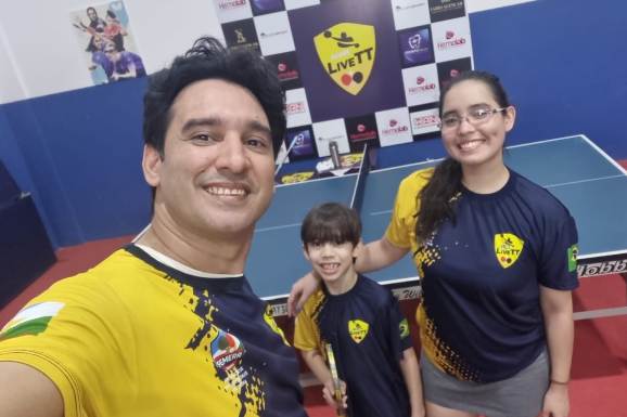 Família “respira” o tênis de mesa: pai e filhos conquistam medalhas na Liga Roraimense