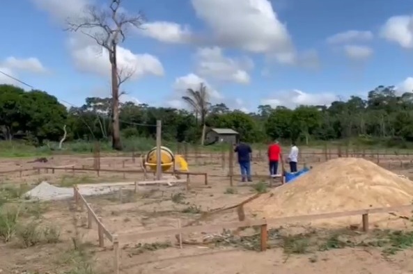 Mucajaí: Deputado Edio Lopes visita obra da nova escola municipal da vila Apiaú