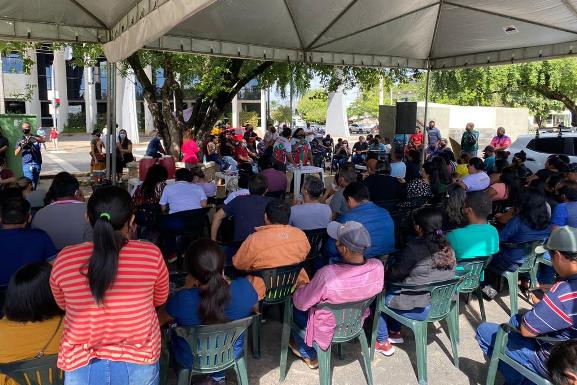 Servidores da Educação podem deliberar greve na segunda-feira