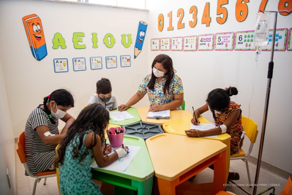 Pacientes do Hospital da Criança contam com aulas particulares durante período de internação em Boa Vista