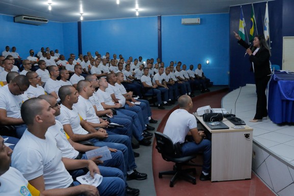 Violência doméstica e familiar: Chame ministra palestra para alunos do curso de formação da PMRR