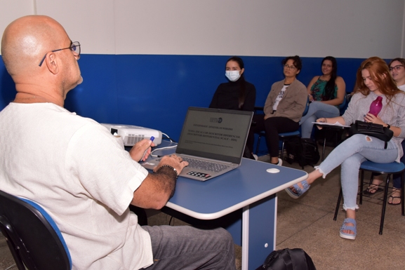 Uerr lança edital com vagas para professores horistas para seis cursos