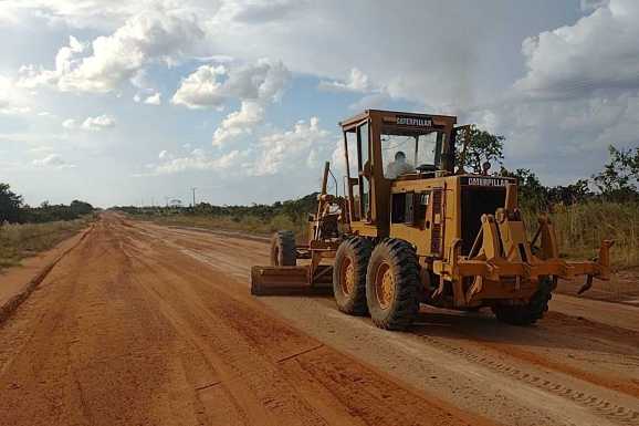 Cantá: Obras de asfaltamento de 11 km da Vicinal Tronco-Malacacheta avançam