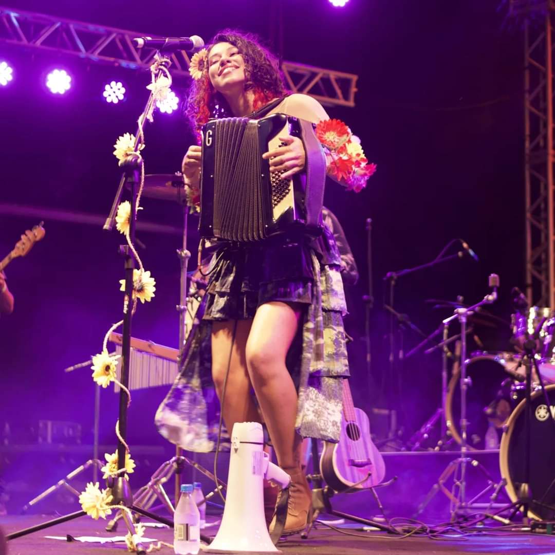 Anne Louise Sanfoneira lança seu primeiro EP nesta quinta-feira