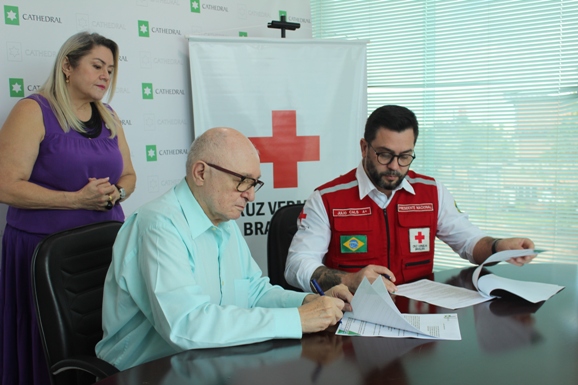 Faculdade Cathedral firma convênio com a Cruz Vermelha