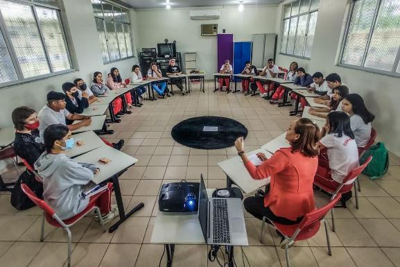 Justiça Comunitária realiza ações de sensibilização com gestores, professores e alunos de escolas estaduais