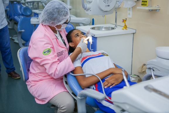 Carreta odontológica retorna atendimento a estudantes com início das aulas na rede estadual