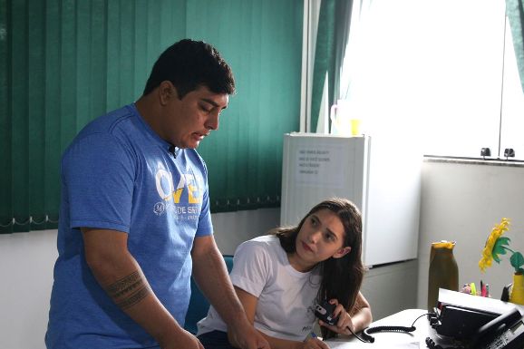 Sala de rádio em Boa Vista é janela de comunicação com os yanomami