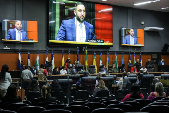 Invisibilidade social e institucional marcam discursos em audiência pública sobre pessoas em situação de rua