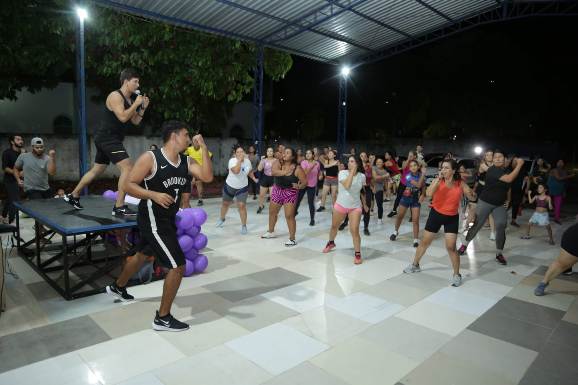 Aula de Zumba marca inauguração de Polo do CCJuv no bairro Tancredo Neves