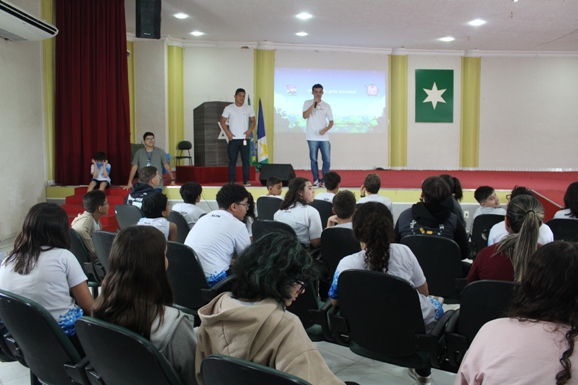 Acadêmicos de Farmácia da Cathedral lançam projeto de plantas medicinais