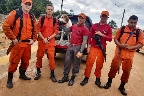 Bombeiros localizam morador da vila de Entre Rios após oito dias perdido na mata