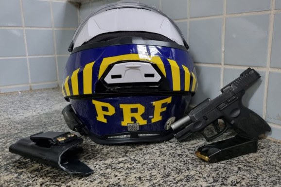 PRF recupera veículo com restrição e apreende arma de fogo em Boa Vista