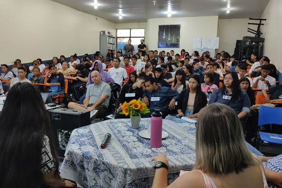 Escola Maria das Dores Brasil promove 1° Seminário de Iniciação Científica