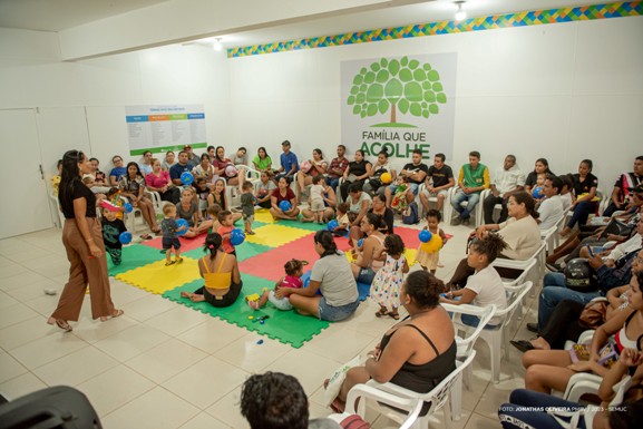 Semana do Bebê: pais e crianças aprendem a confeccionar brinquedos sustentáveis