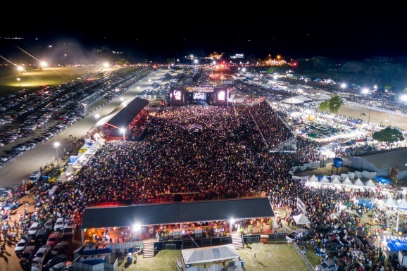 Expoferr: show de Wesley Safadão leva público de mais de 150 mil pessoas ao Parque Dandãezinho