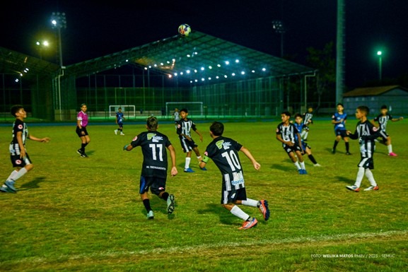 Campeonatos de futebol amador chegam aos jogos semifinais na Vila Olímpica