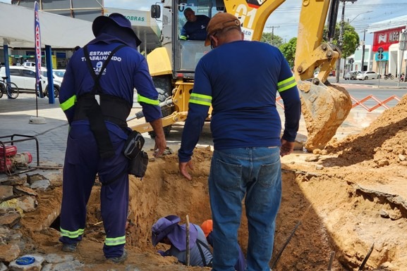 Caer faz manutenção de emergência em adutora no bairro Aparecida