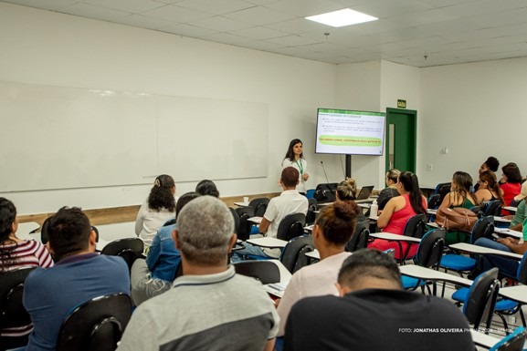 Prefeitura de Boa Vista promove capacitação para cuidadores da rede municipal de ensino