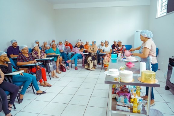 Decoração de bolo de festa: Escolegis encerra oficina com quase o dobro do total de vagas ofertadas durante inscrições