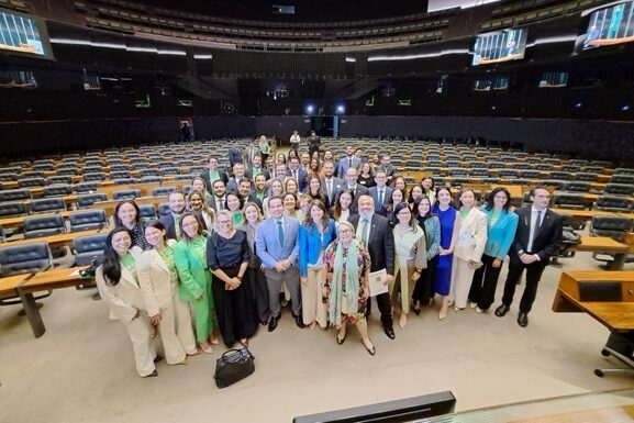 Sessão solene da Câmara dos Deputados homenageia defensoras e defensores públicos