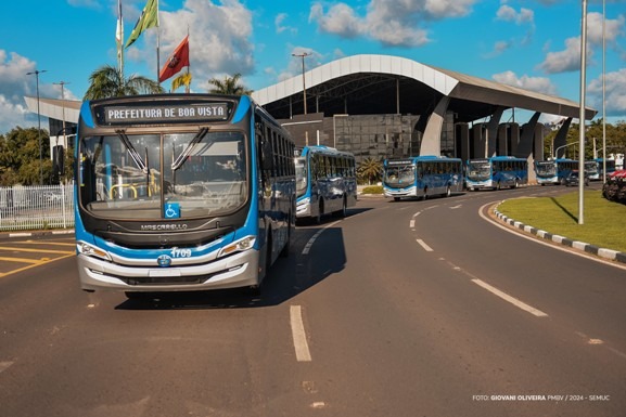 População de Boa Vista ganha 8 novos ônibus e aplicativo que acompanha veículos em tempo real