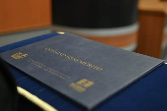 ALE-RR aprova entrega de título de cidadão benemérito e comenda a personalidades de Roraima