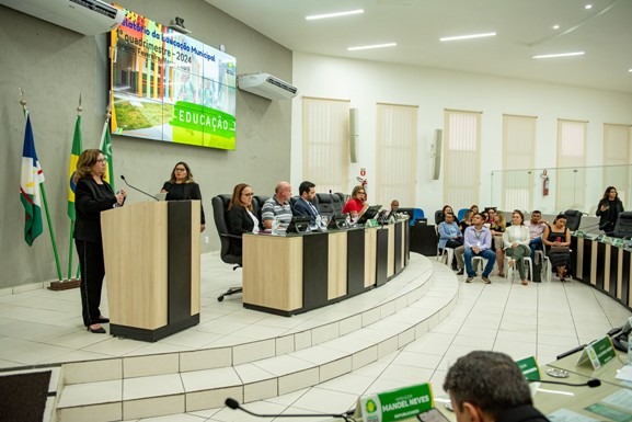 Secretária apresenta relatório de investimentos e ações da Educação na Câmara Municipal de Boa Vista