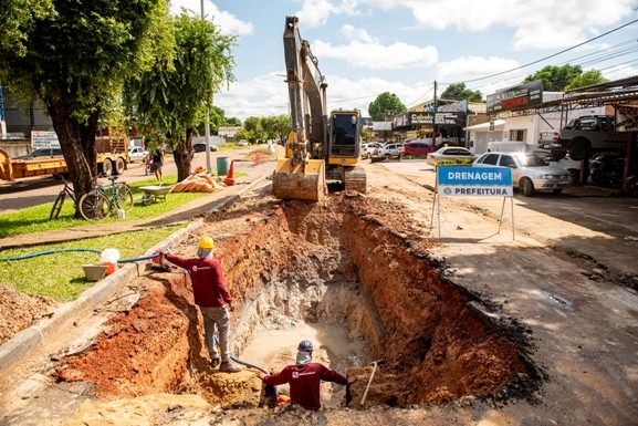 Drenagem: obra no Tancredo Neves visa eliminar alagamentos em torno da praça Mané Garrincha