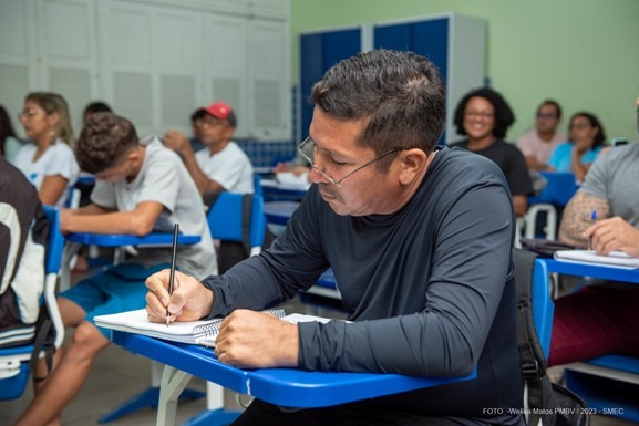 Matrículas para Educação de Jovens e Adultos em Boa Vista seguem abertas até o dia 31