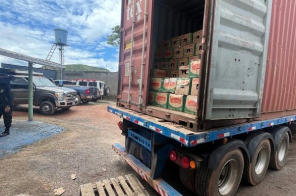 PF prende duas pessoas em flagrante por entrada ilegal de estrangeiros no país e por descaminho em RR