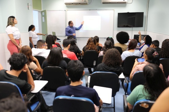 Procon Assembleia ministra palestra para alunos do curso de recepcionista do Senac-RR