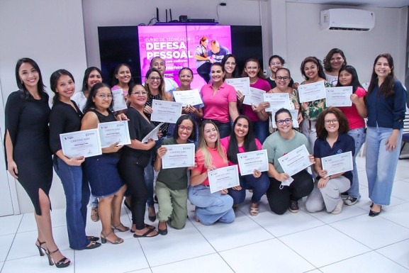 Primeiros líderes e vice-líderes da Escola do Sesi-RR tomam posse