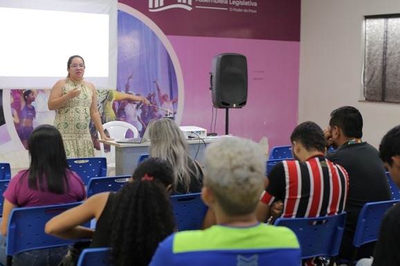 Capacitação: CCJuv Buritis treina servidores para acolhimento de alunos vítimas de violência