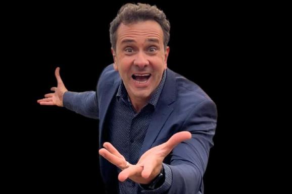 Rede estadual: Jornada Pedagógica 2025 encerra com palestra show de Marco Zanqueta